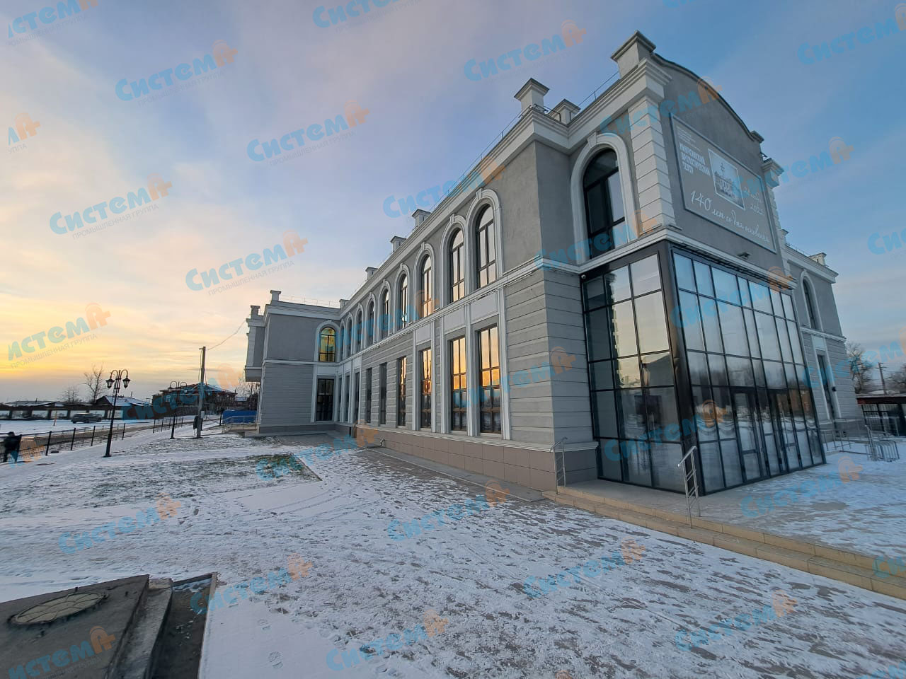 Фасадное обрамление для здания театра Фасадное обрамление для здания театра