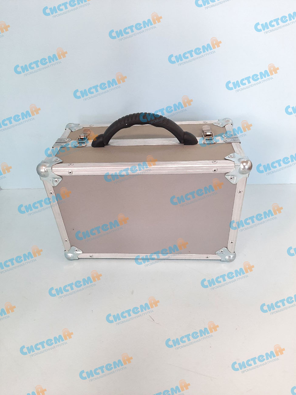 Металлический кейс с ложементом из НПЭ